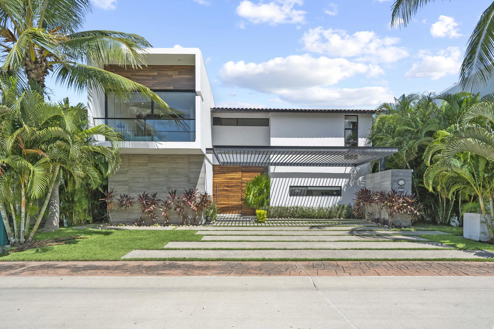 Fachada Cedro 355 Los Tigres